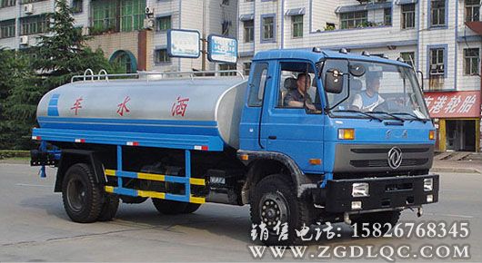 東風(fēng)145灑水車 東風(fēng)145灑水車